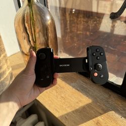 Backbone Mobile Gaming Controller 