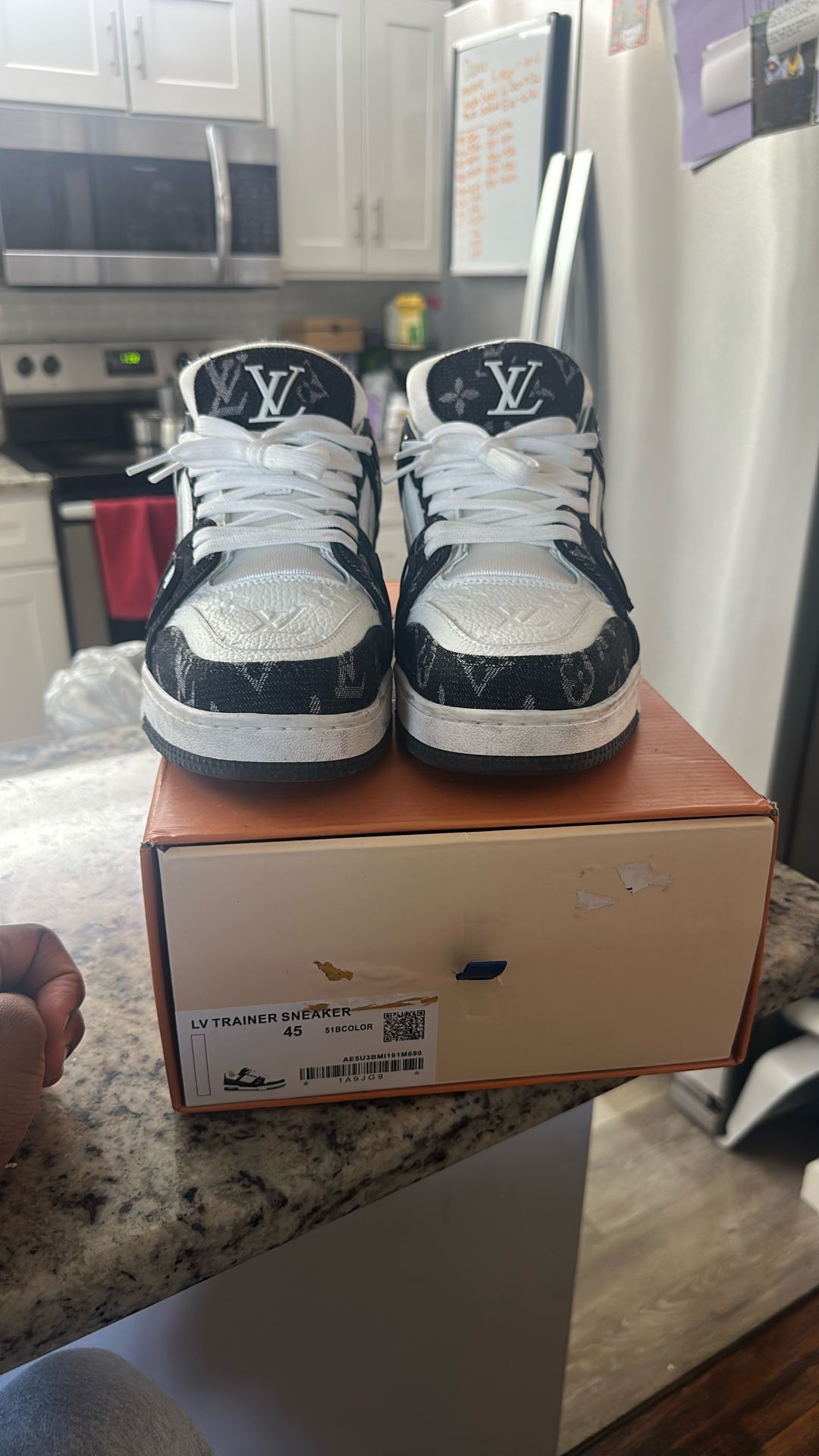LV Trainer Skates Black & White