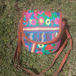 Purse made in peru read description