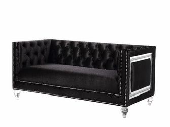 ✨ Luxury Black Velvet Tufted Sofa Set (2 Pieces) – Excellent Condition