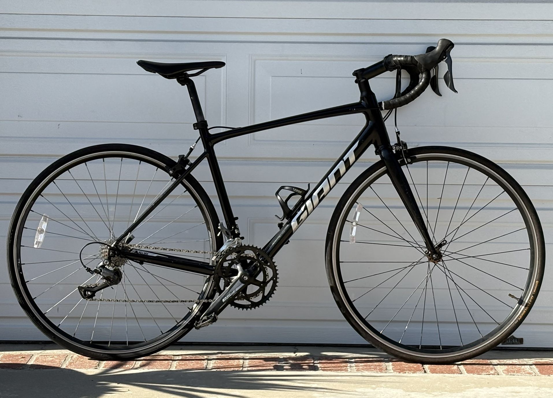 Giant Contend Medium Road Bike