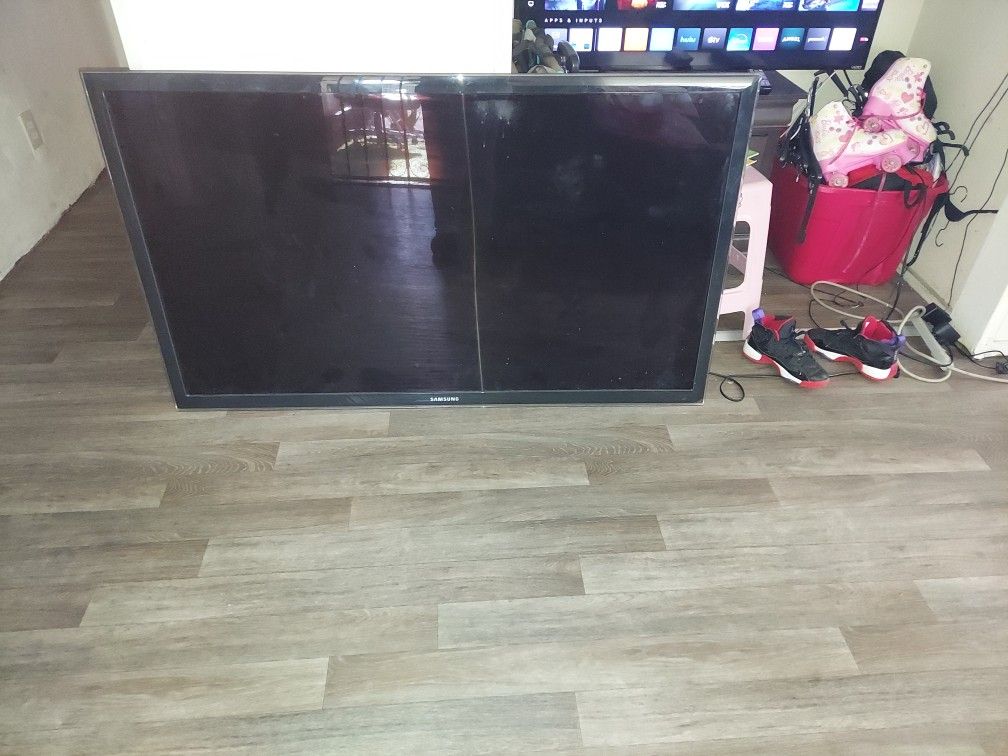 60 In Samsung TV With Control