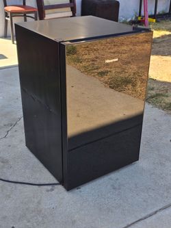 Hisense 4.4 cu. ft. Compact Refrigerator with Black Glass Door