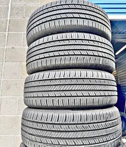215/60/17 Hankoo set de Tires con 80% de Vida las 4