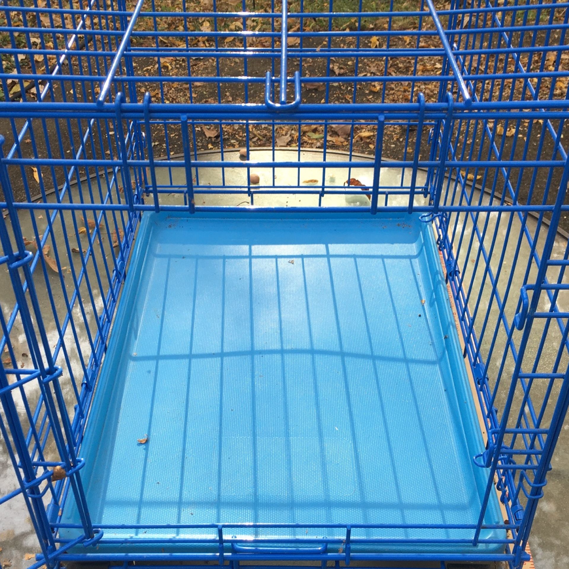 24” by 17” Medium Animal Cage In Excellent Condition