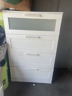 White Dresser Chest! Great Condition!!!!
