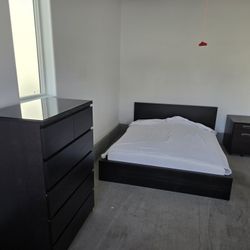 Complete Queen Bedroom Set (Mattress Included)