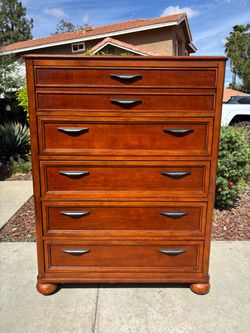 5 Drawer Modern Wood Dresser Chest of Drawers Furniture Good Condition