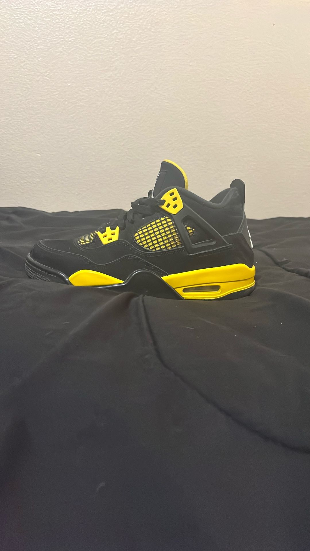 Jordan 4 Thunders