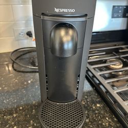 Nespresso Vertuo Plus Deluxe Coffee and Espresso Maker by De'Longhi, Matte Black