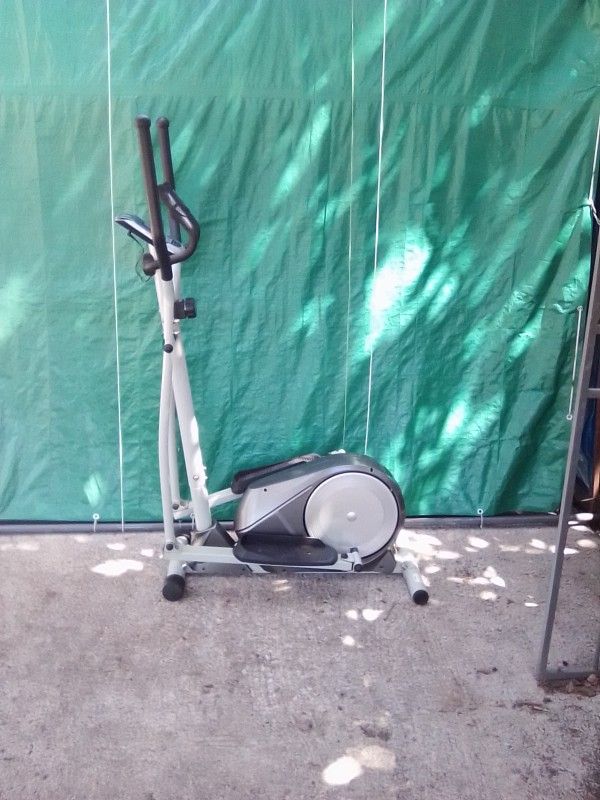 Sunny: Elliptical Fitness Glider.