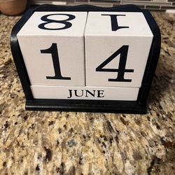 Desktop Black & White Wooden Calendar