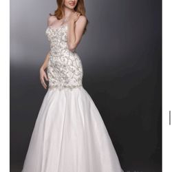 Sample Bridal Gown Size 6