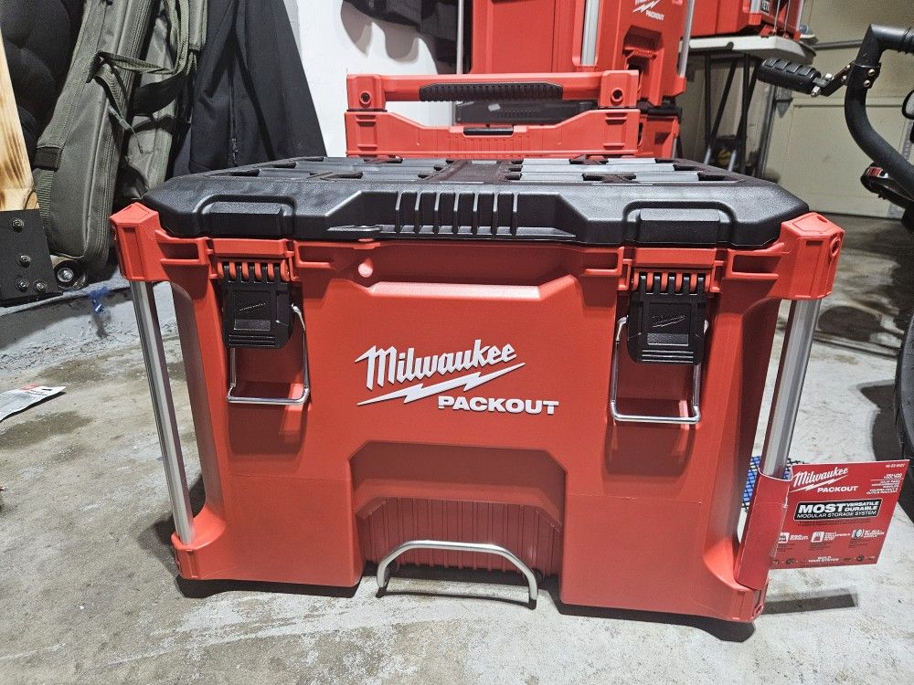 Milwaukee Packout With Handle And Wheels
