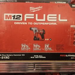 Milwaukee
M12 FUEL 12V Lithium-Ion Brushless Cordless 5/8 in. SDS-Plus Rotary Hammer Kit with One 4.0Ah Battery and Bag