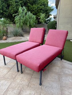 Pool lounge chairs with wheels