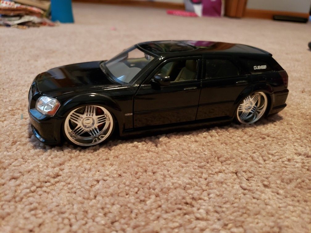 Die cast Dodge Magnum R/T