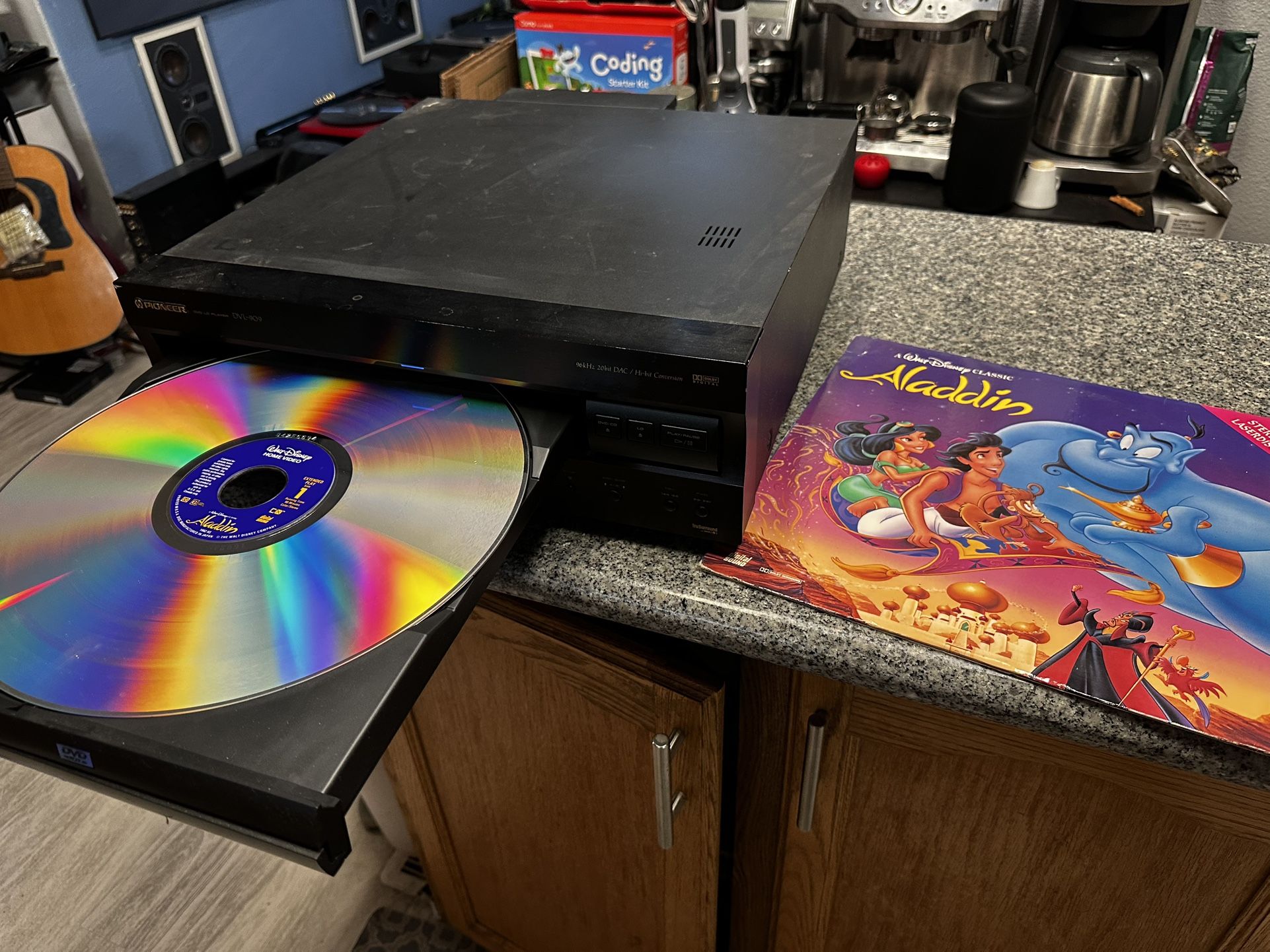Pioneer Laser Disc Player DVL-909