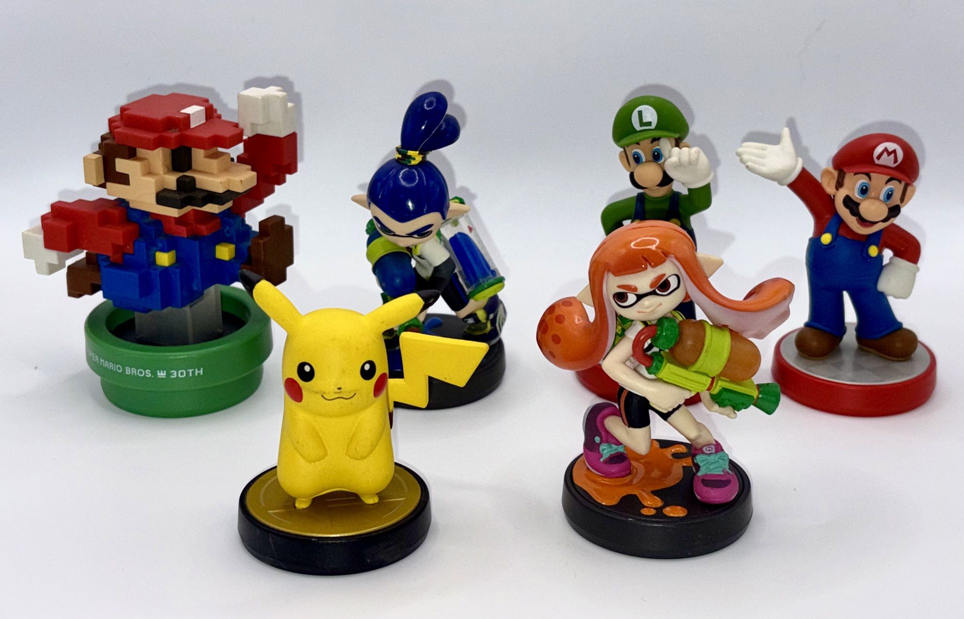 Lot of 6- Nintendo Amiibos - Pikachu, Mario, Luigi, Splatoon