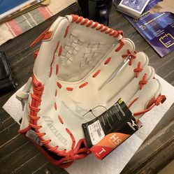 Mizuno 12” Girls Softball Glove Brand New With Tags This Is Model MVP Prime SE Fast-pitch With Power Lock For Simplest Fit And Comfort
