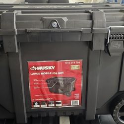 
Husky 36.5in Black heavy duty large rolling toolbox with tool tray and keyed lock