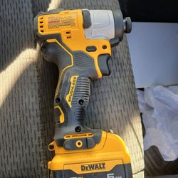 12vlt Dewalt Impact Driver With Baterie