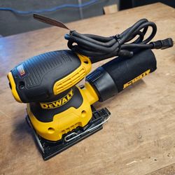 DEWALT 2.3 Amp 1/4 Sheet Sander