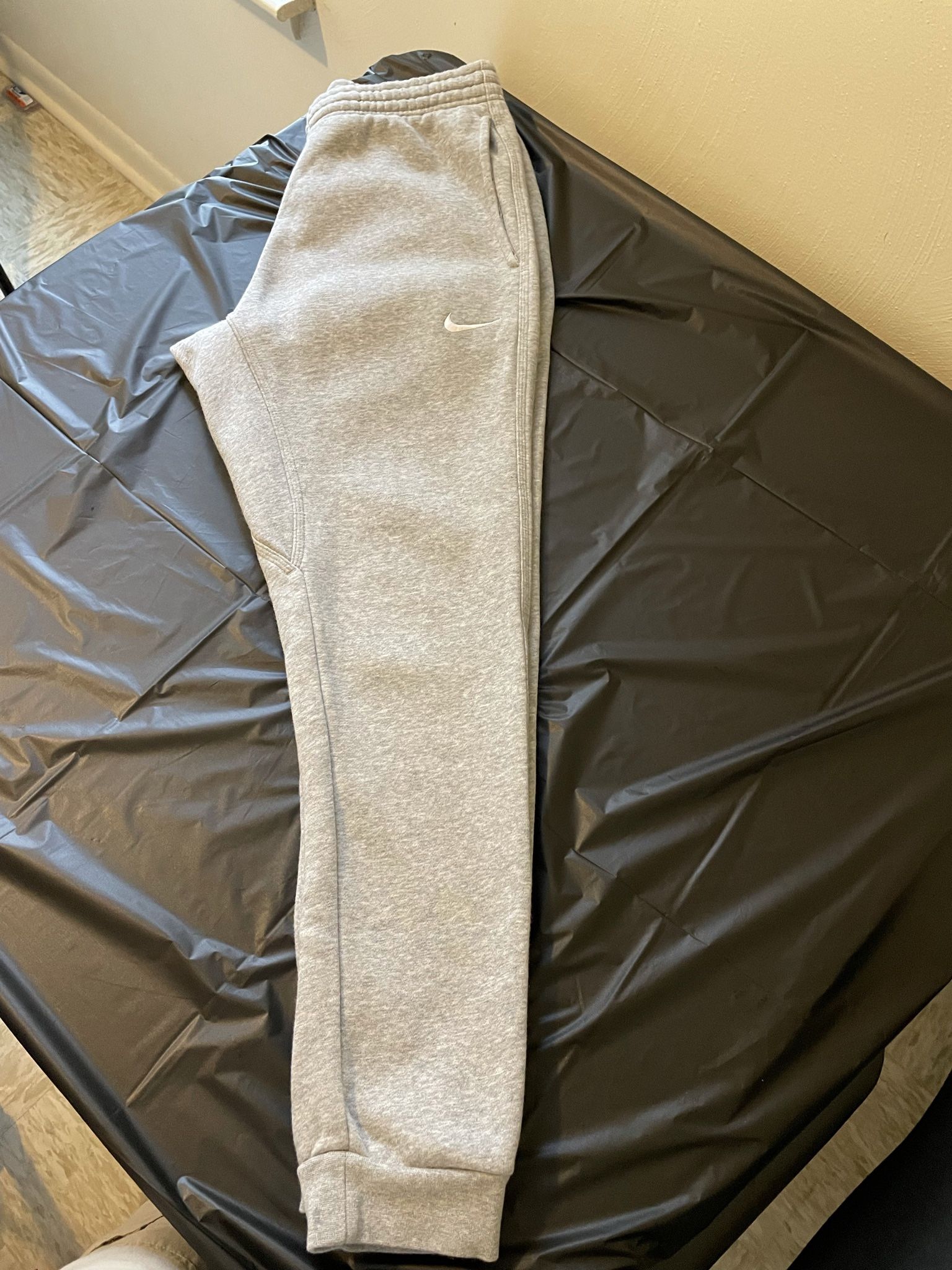 Men Nike Sweatpants (size Medium)