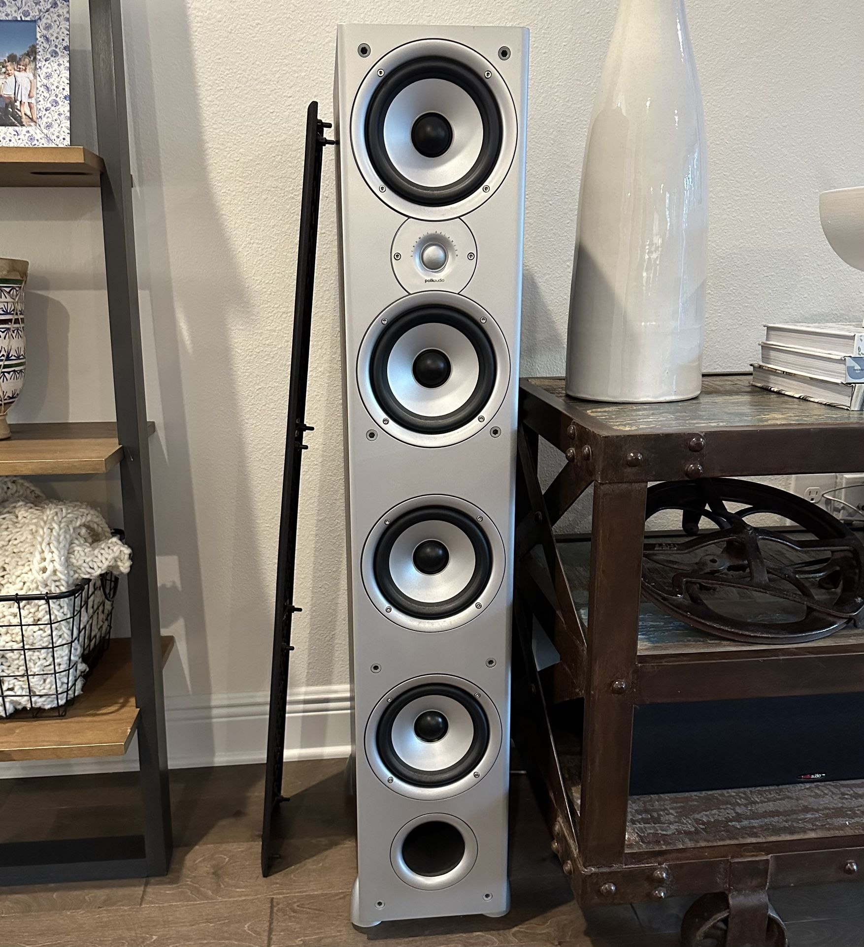 Polk Monitor 70 Floorstanding  Speakers