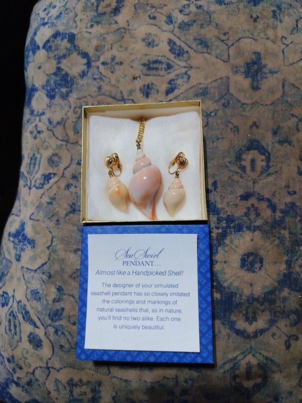 Sea Swirl Pendant Necklace And Matching Earring Vintage 1974 From Avon