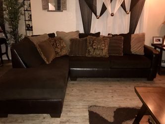 Espresso Sectional Couch includes/Pillows Very Nice!