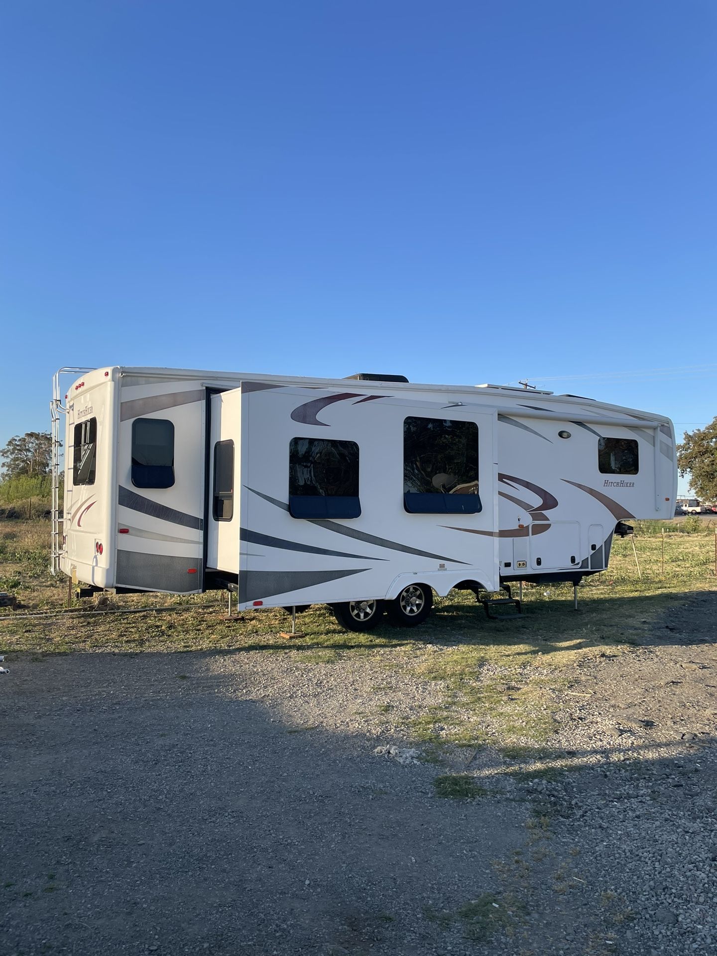 Rv HitchHiker