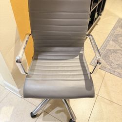 Premium Zetti Mid Back Executive Chair - Grey Leather, Gently Used