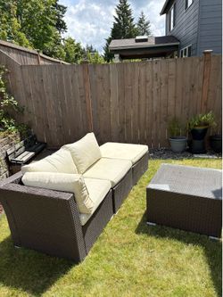 4 piece outdoor patio furniture set (3 seats, table, cushions)