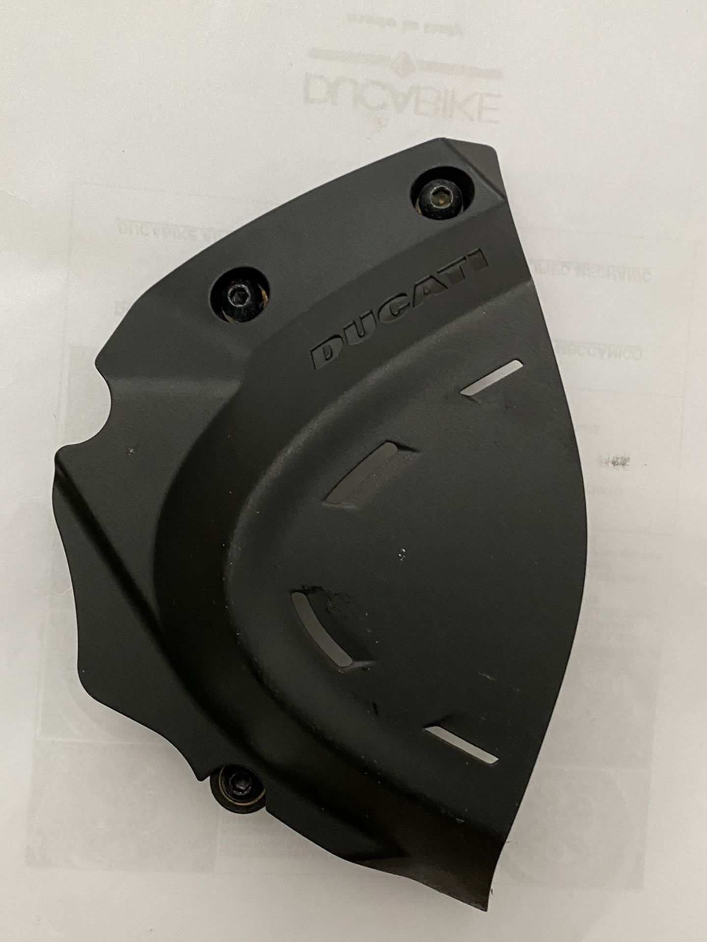 2018 DUCATI MONSTER 821 CHAIN PINION COVER/FRONT SPROCKET CHAIN GEAR COVER