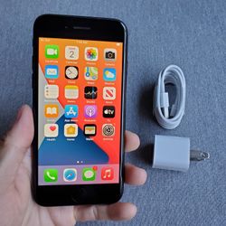 iPhone 7 - UNLOCKED - Like New 