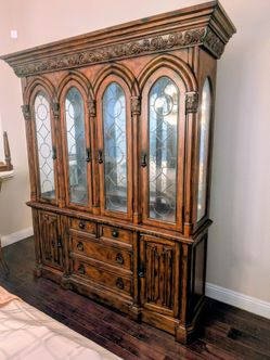 Broyhill Wood China Cabinet