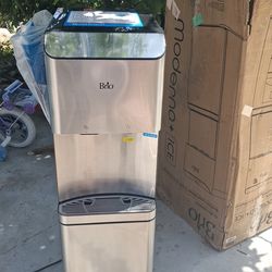 BRIO  BOTTOM LOAD WATER COOLER & ICE MAKER