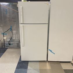 New Insignia Top Freezer Refrigerator‼️ Apartment Size Or Garage Fridge