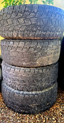 FREE Set of 4 Used Toyo Open Country 35x12.50R17