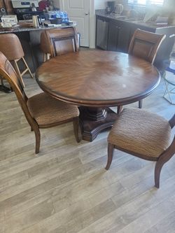 Complete table set with chairs