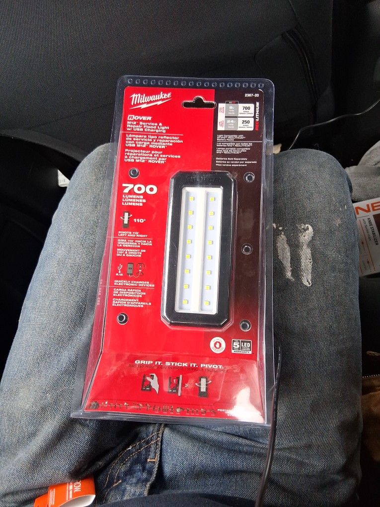 Milwaukee Rover Flood Light M12 700 Lumens