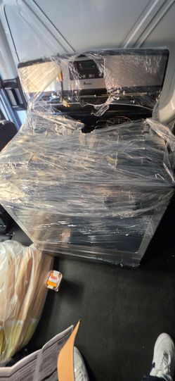 Amana Gas stove brand new