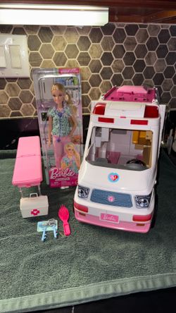 Barbie ambulance ,  (nurse Barbie  New  ). Siren  &. lights up.