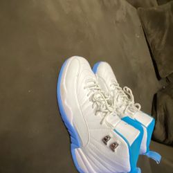 Q blue And White Jordan’s Size 8 