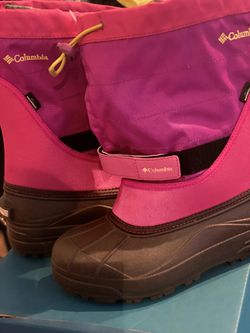 Pair of Columbia Boots Size Youth 6