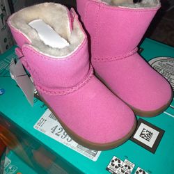 BABY UGGS 