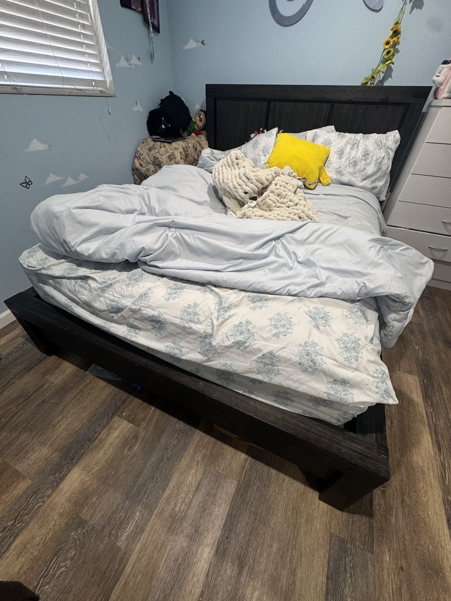 Queen Bedroom Set