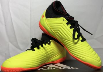Adidas indoor & outdoor soccer shoes Predator Tango 18.3 IN J ( SIZE 3)