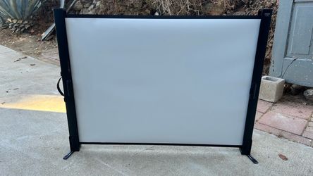 Portable projection screen